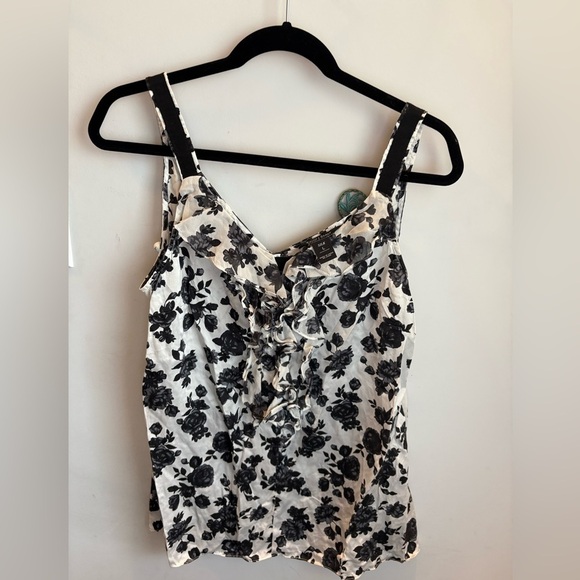 White House Black Market Floral Black and White Women's Top - Picture 1 of 6